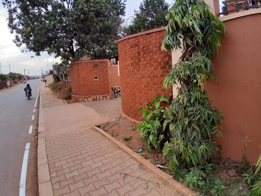 Sakura 2BR1B Kampala Exterior foto